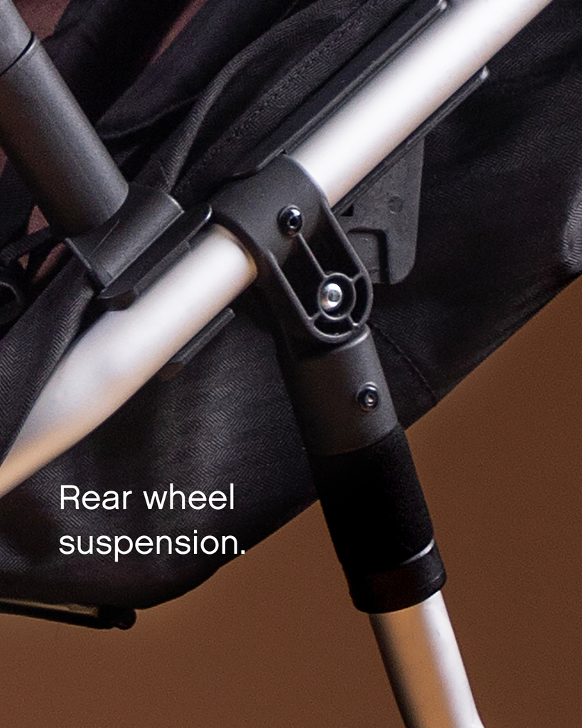 mountain-buggy-duet-buggy-rear-wheel-suspension.webp