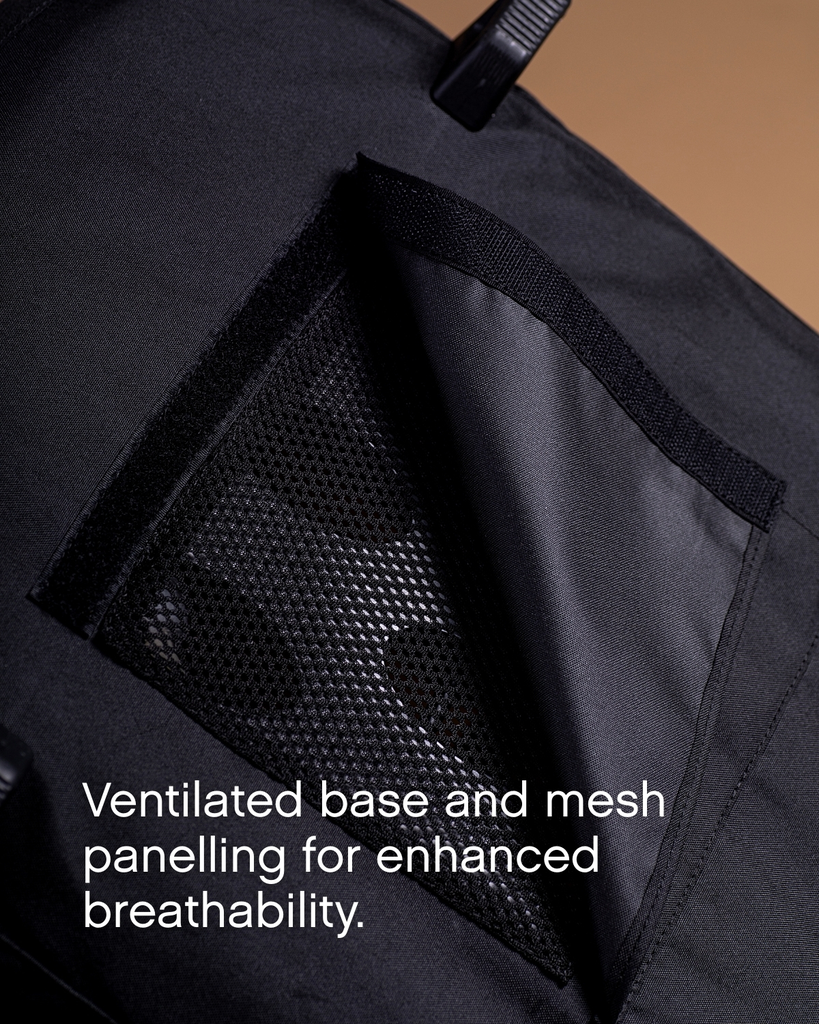 mountain-buggy-carrycot-plus-heritage-Mustang-Ventilated-base-and-mesh-panelling.webp